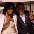 Manisnya Barack Obama dan Michelle Saat Menaiki Mobil Golf di Washington D.C. Tahun 2009