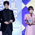 Park Bo Gum dan Kim Ji Won Saat Bacakan Nominasi New Artist Award di Seoul Music Awards 2017