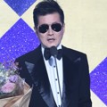 Tae Jin Ah Raih Piala Trot Award