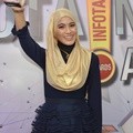 Alyssa Soebandono Raih Piala Selebriti Berhijab Paling Fashionable