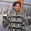Reza Rahadian Hadiri Infotainment Awards 2017