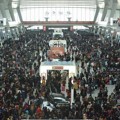 Tradisi Mudik Saat Imlek Padati Stasiun Kereta Hangzhou, Tiongkok