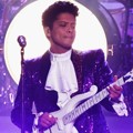 Penampilan Spesial Bruno Mars untuk Mengenang Mendiang Prince
