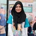 Vebby Palwinta di Gala Premier Film 'Cahaya Cinta Pesantren'