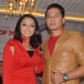 Siti Badriah dan Delon Thamrin Luncurkan Single 'Cinta Tak Harus Memiliki'