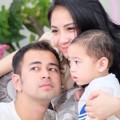 Raffi-Nagita Berfoto Bersama Rafathar di Perayaan Ulang Tahun Mereka