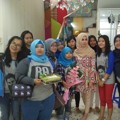 Mama Amy juga Menyempatkan Diri Berfoto Bersama Fans Setia Raffi Ahmad