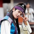 Gaya Imut Hyungsik Saat Adegan Berbaris di Drama 'Hwarang'