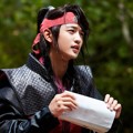 Minho SHINee Tetap Tampan Saat Baca Naskah Drama 'Hwarang'