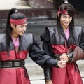 Bermusuhan di 'Hwarang', Minho dan Do Ji Han Bercanda Bersama Saat Istirahat