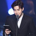 Suho EXO Saat Bacakan Nominasi Song Writer/Composer of the Year di Gaon K-Pop Chart Awards 2017