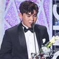 Han Dong Geun Raih Piala Discovery of the Year - Ballad