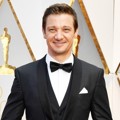 Jeremy Renner di Red Carpet Oscar 2017