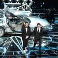 Michael J. Fox dan Seth Rogen Bacakan Nominasi dengan Bawa Mobil Masa depan di Oscar 2017