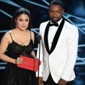 Salma Hayek dan David Oyelowo di Oscar 2017