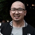 Edho Zell Digunduli untuk Peringatan Hari Kanker Anak Internasional 2017