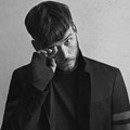 Sam Claflin di Majalah L'Officiel Hommes Belanda Edisi Musim Dingin 2016