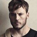Sam Claflin di Majalah L'Officiel Hommes Belanda Edisi Musim Dingin 2016