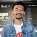 Rio Dewanto di Latte Art Competition Cozyfield x Viva Barista