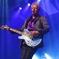 Saking Bersemangat Senar Gitar Graham Russell Putus Padahal Baru Bawakan Satu Lagu