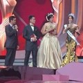 Miss Universe 2016 Iris Mittenaere Tampil Untuk Menyampaikan Rasa Cintanya Pada Indonesia