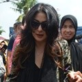 Diana Pungky di Pemakaman Eko DJ