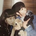 Imutnya Nam Joo Hyuk dan Lee Sung Kyung Sama-sama Cium Anak Anjing