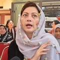 Cut Keke Ditemui di Rumah Duka Almarhumah Renita Sukardi