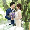 Sebuah cincin berlian diberikan kepada Jessyca Auryn. Ivan Christian tampak bahagia menjalani pemotretan prewedding.