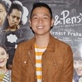 Ernest Prakasa di Gala Premier Film 'Stip & Pensil'