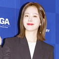 Han Ji Min di Red Carpet Baeksang Arts Awards 2017