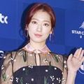 Park Shin Hye di Red Carpet Baeksang Arts Awards 2017