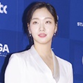 Kim Go Eun di Red Carpet Baeksang Arts Awards 2017