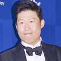 Yoo Hae Jin di Red Carpet Baeksang Arts Awards 2017