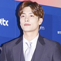 Sung Hoon di Red Carpet Baeksang Arts Awards 2017