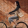Gembira Naik Sepeda, Gaya Busana Victoria Ini Bisa Jadi Inspirasi OOTD