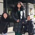 Krisdayanti Bahagia Menggandeng Amora dan Kellen