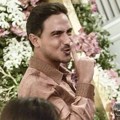 Saat melamar dan digoda keluarga, Hamish Daud tersipu malu. Ia meminta agar mereka diam.