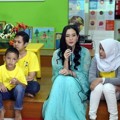 Elvira Devinamira Saat Rayakan Ulang Tahun bersama Anak-anak Penderita Kanker