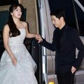 Song Joong Ki kembali pamerkan momennya bersama Song Hye Kyo di Baeksang Awards 2016