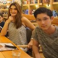 Tamara Bleszynski mengabadikan momen dengan Teuku Rassya dan Kenzou di Tokyo, Jepang