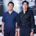 Park Sung Woong Hadir Bersama Yoo Ji Tae di VIP Premiere Film 'Battleship Island'
