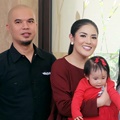 Raffi dan Nagita juga mengundang Ahmad Dhani dalam perayaan kemarin. Sayangnya, Dhani hadir tanpa didampingi Mulan Jameela.