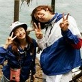 Bak liburan, Lee Kwang Soo dan Jeon So Min malah asyik berfoto di sekitar pantai Timang.