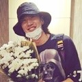 Usai syuting di Yogyakarta, Lee Kwang Soo ternyata juga mendapat bingkisan dari fans Indonesia.