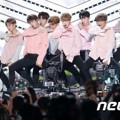 Selain itu, Wanna One juga menyanyikan title track 'Energetic' dan 'Burn It Up'.