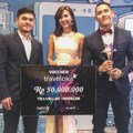 Ganindra Bimo juga berhasil menyabet piala kategori Traveller Terseleb.