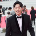 Berikutnya ada sosok Min Jin Woong yang juga menebar aura ganteng di Korea Drama Awards 2017.
