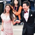 Sudah dinanti, inilah pasangan MC Korea Drama Awards 2017 yang tak lain adalah Park Gyuri dan Shin Young Il.