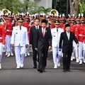 Presiden Joko Widodo dan Wapres Jusuf Kalla bersiap melantik pasangan Anies-Sandiaga.